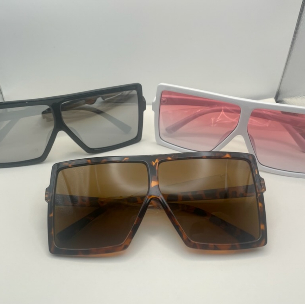Lyss Shades